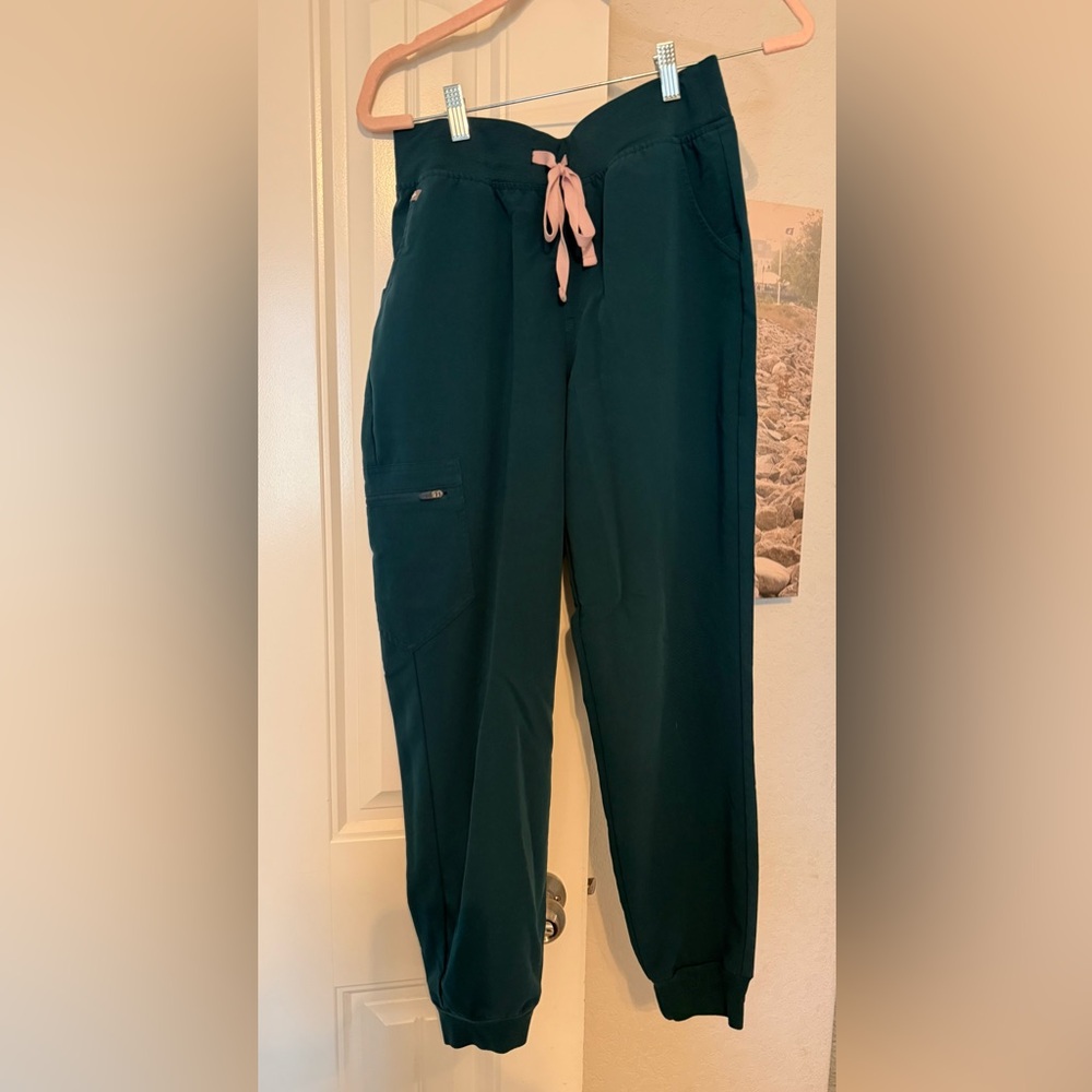 Figs Women’s high waisted Zamora jogger scrub pants